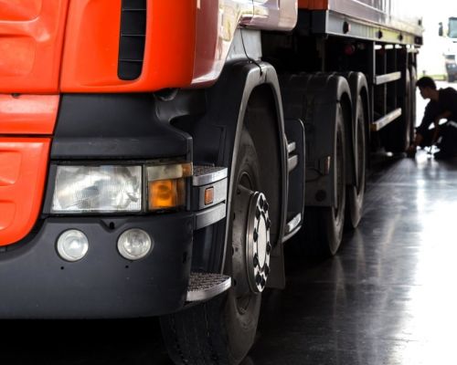 Top 5 Signs It’s Time To Update The Components Of Your Trucks 