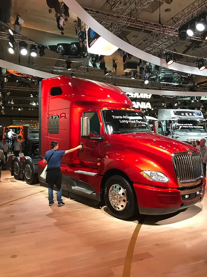 Image of Cab-Over Engine vs. Conventional Truck: Which Do You Prefer?
roll-up door